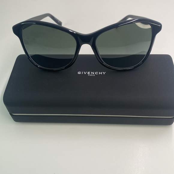 New Authentic Givenchy GV 7198/S 0807 56 Ladies Sunglasses - Picture 1 of 14